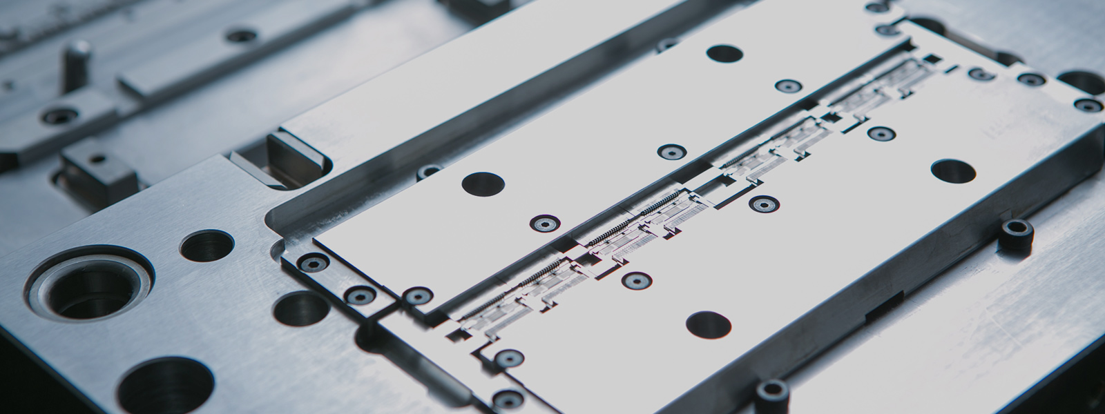 精密塑膠模具/成型技術